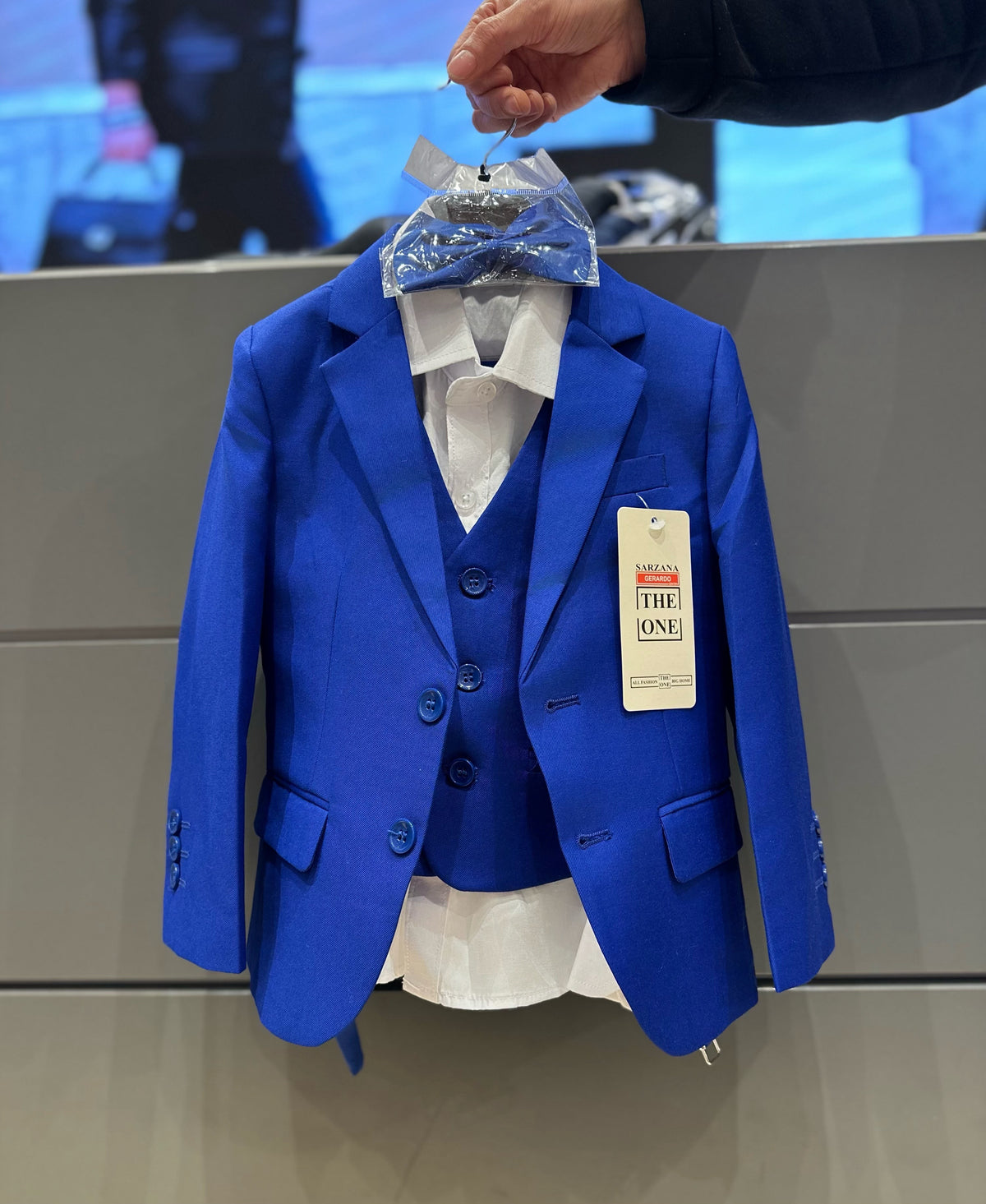 Completo Cerimonia Bambino 5 Pezzi – Abito Elegante Blu Reale con Giacca, Gilet, Camicia, Pantaloni e Papillon 4-14Anni A09 TheOne