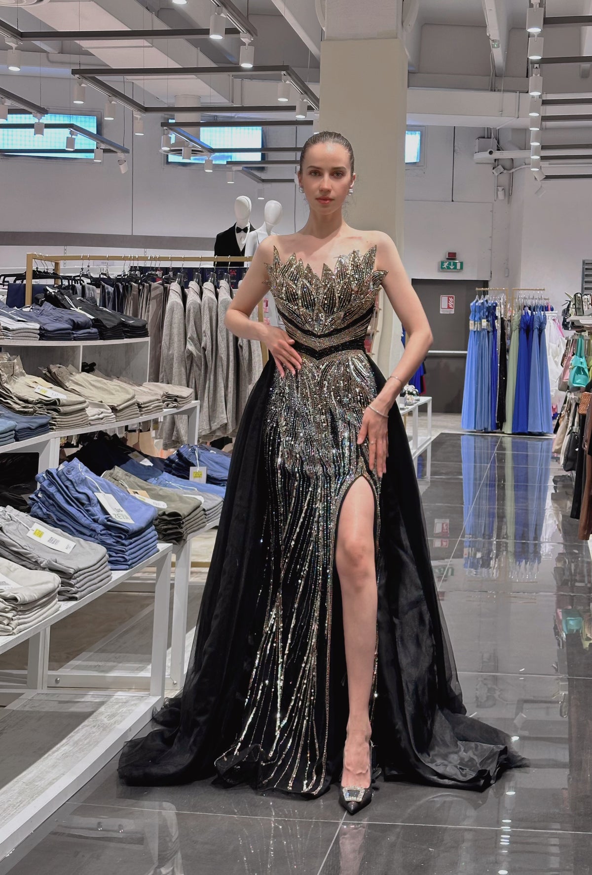 Abito Haute Couture con Strascico Removibile | Ricami a Mano | TheOne Ferrara Nero M