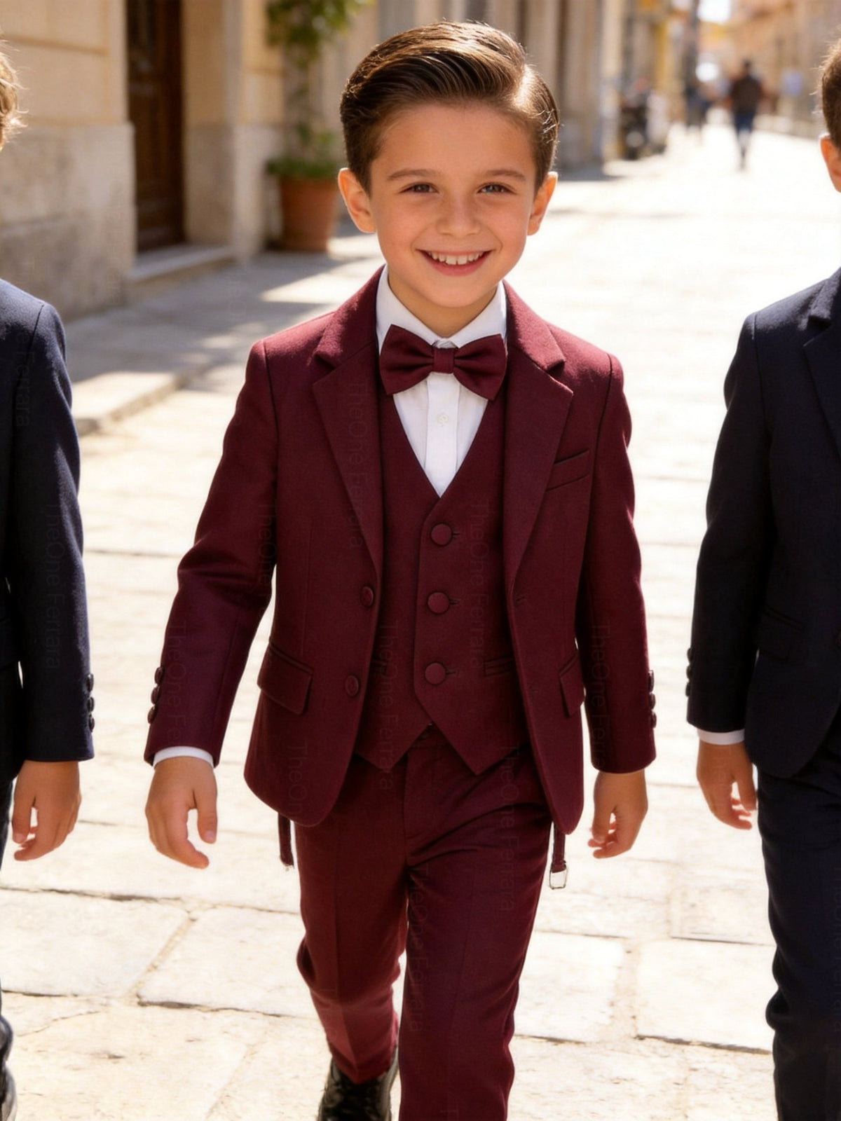 Completo Elegante Bambino Bordeaux 5 Pezzi con Giacca Gilet Pantaloni Camicia e Papillon