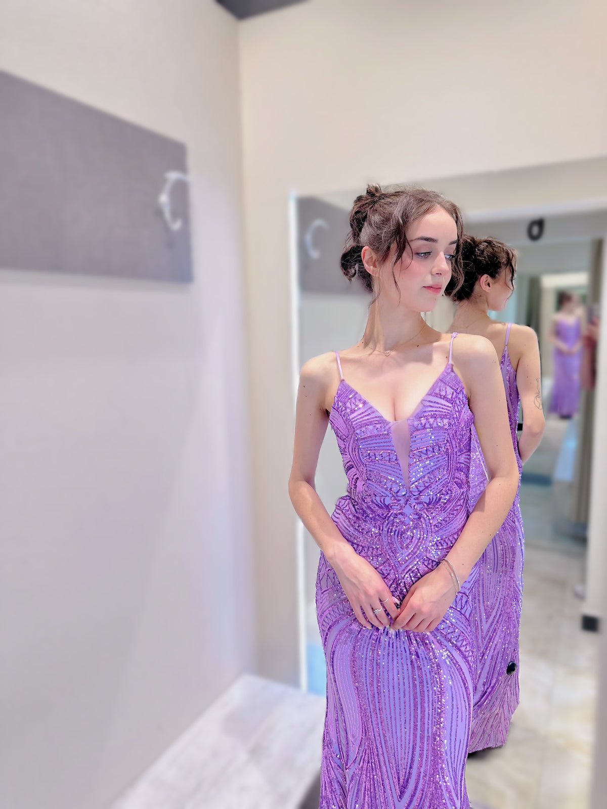 Abito Lilla con Paillettes e Schiena Scoperta|Eleganza da Dea