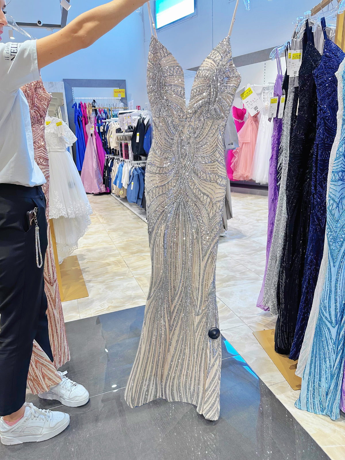 Abito Lilla con Paillettes e Schiena Scoperta|Eleganza da Dea Oro