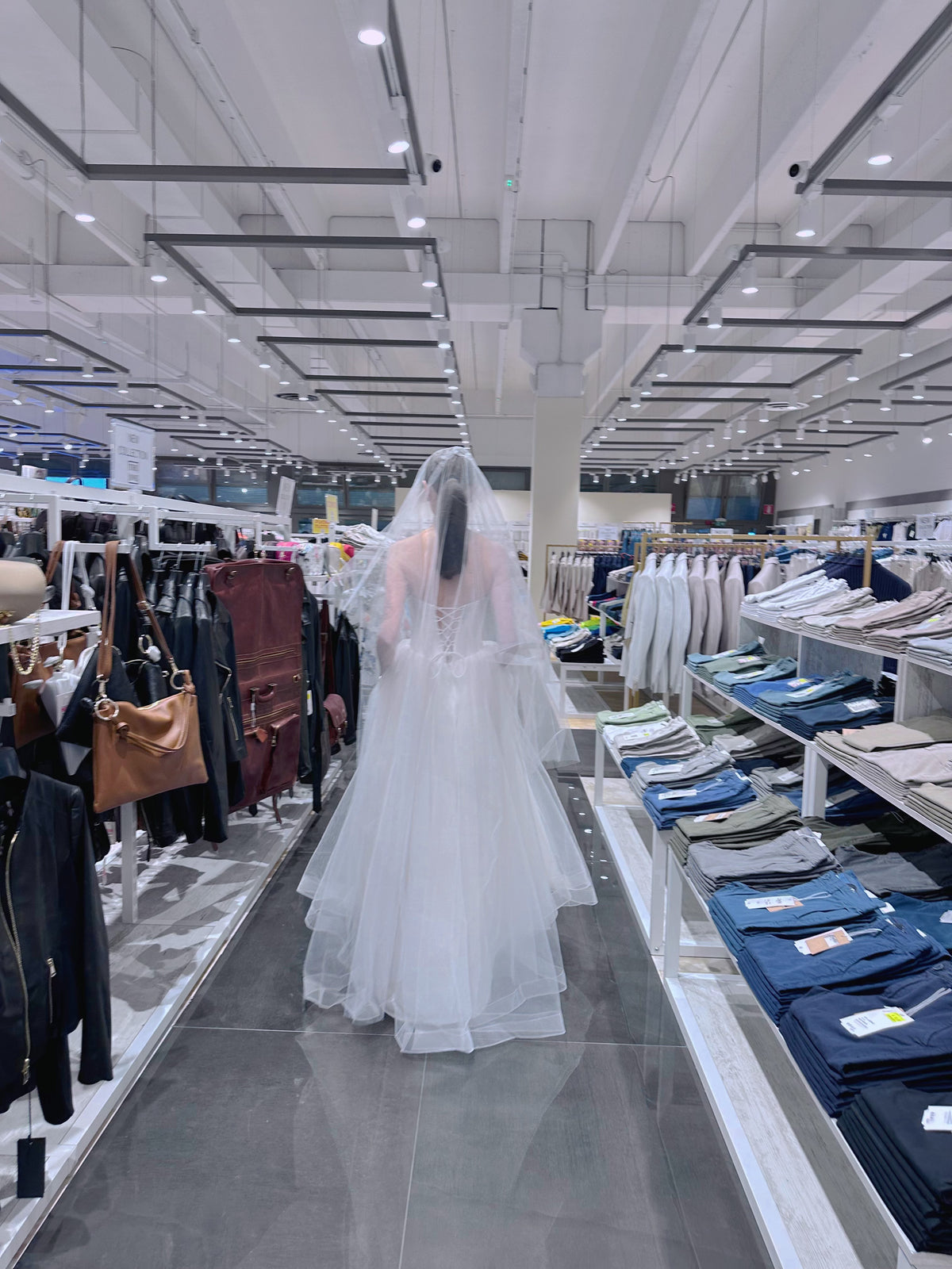 Abito da Sposa Elegante in Tulle | Vestito da Sposa Moderno Semplice