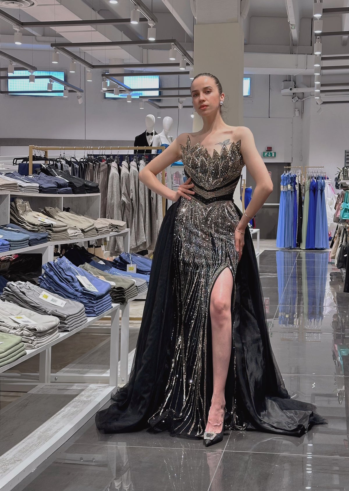 Abito Haute Couture con Strascico Removibile | Ricami a Mano | TheOne Ferrara Nero