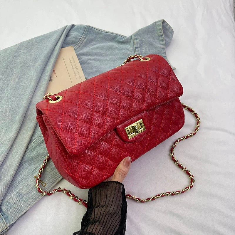 Borsa Donna Trapuntata a Spalla con Catena – Stile Italiano Elegante 9887, 27×8X16 cm Rosso
