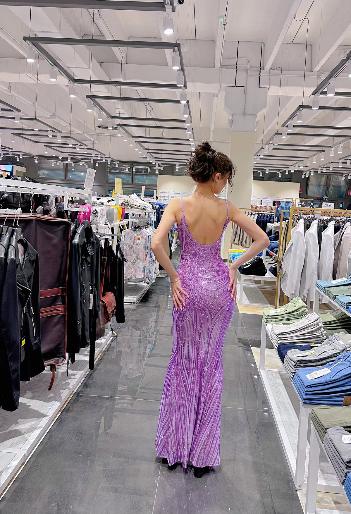 Abito Lilla con Paillettes e Schiena Scoperta|Eleganza da Dea