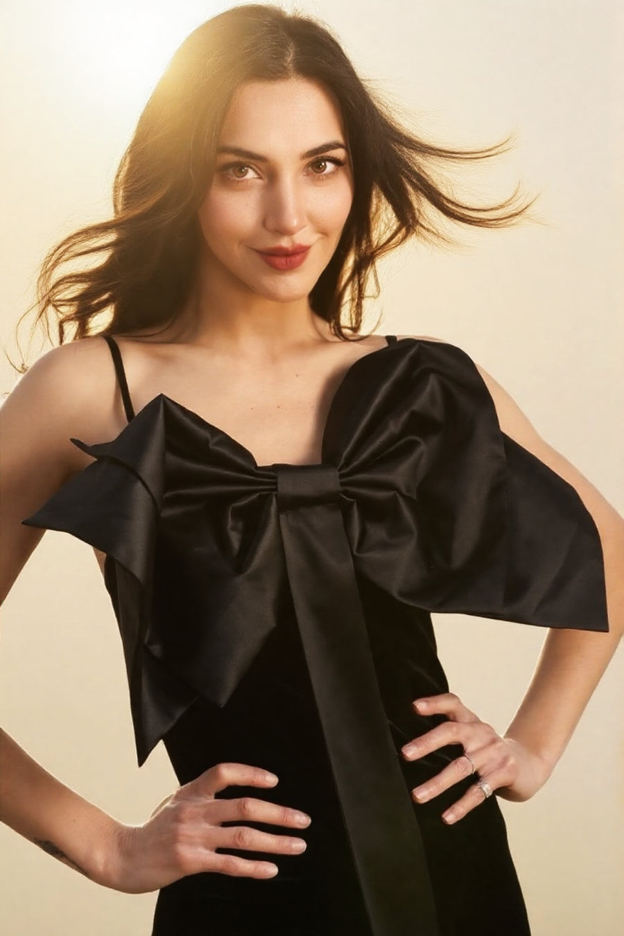 Eleganza Iconica – Tuta da Sera con Fiocco Oversize