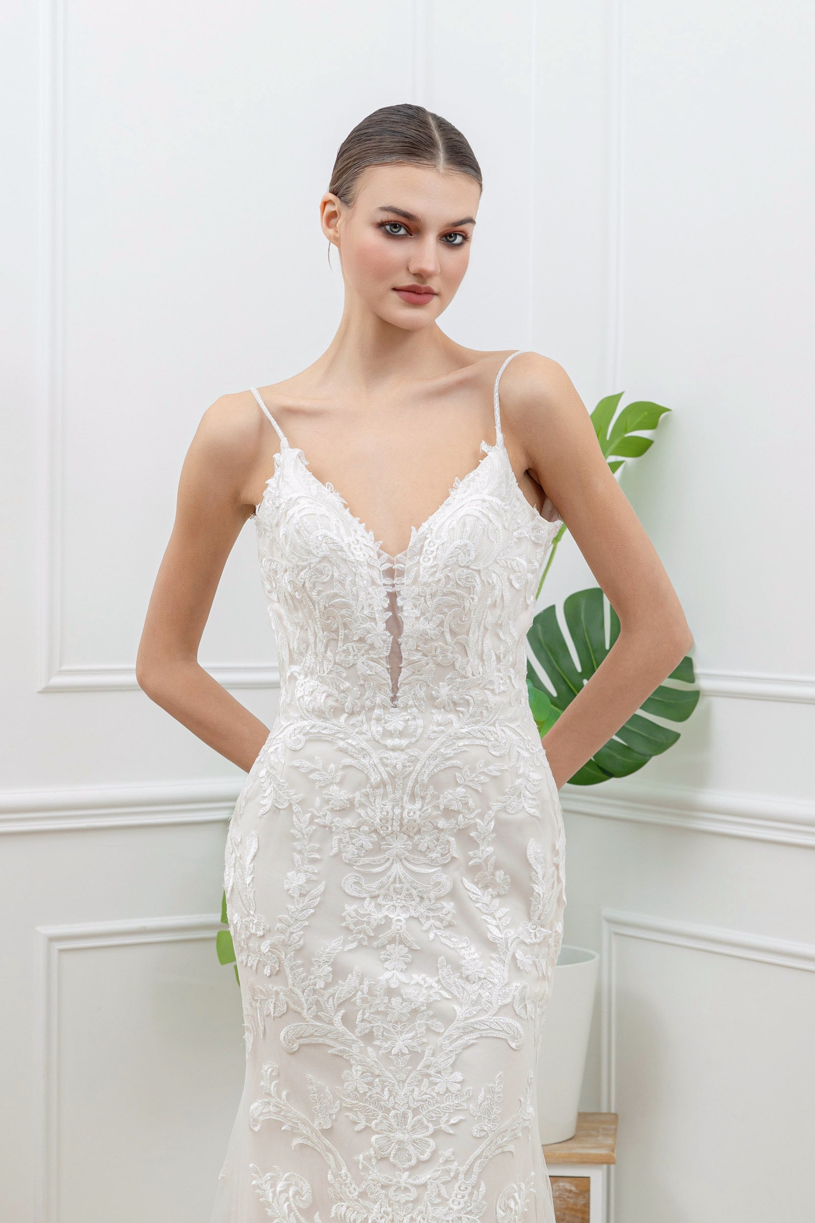 Abito da Sposa a Sirena in Pizzo Ricamato con Schiena Scoperta e Strascico-828016