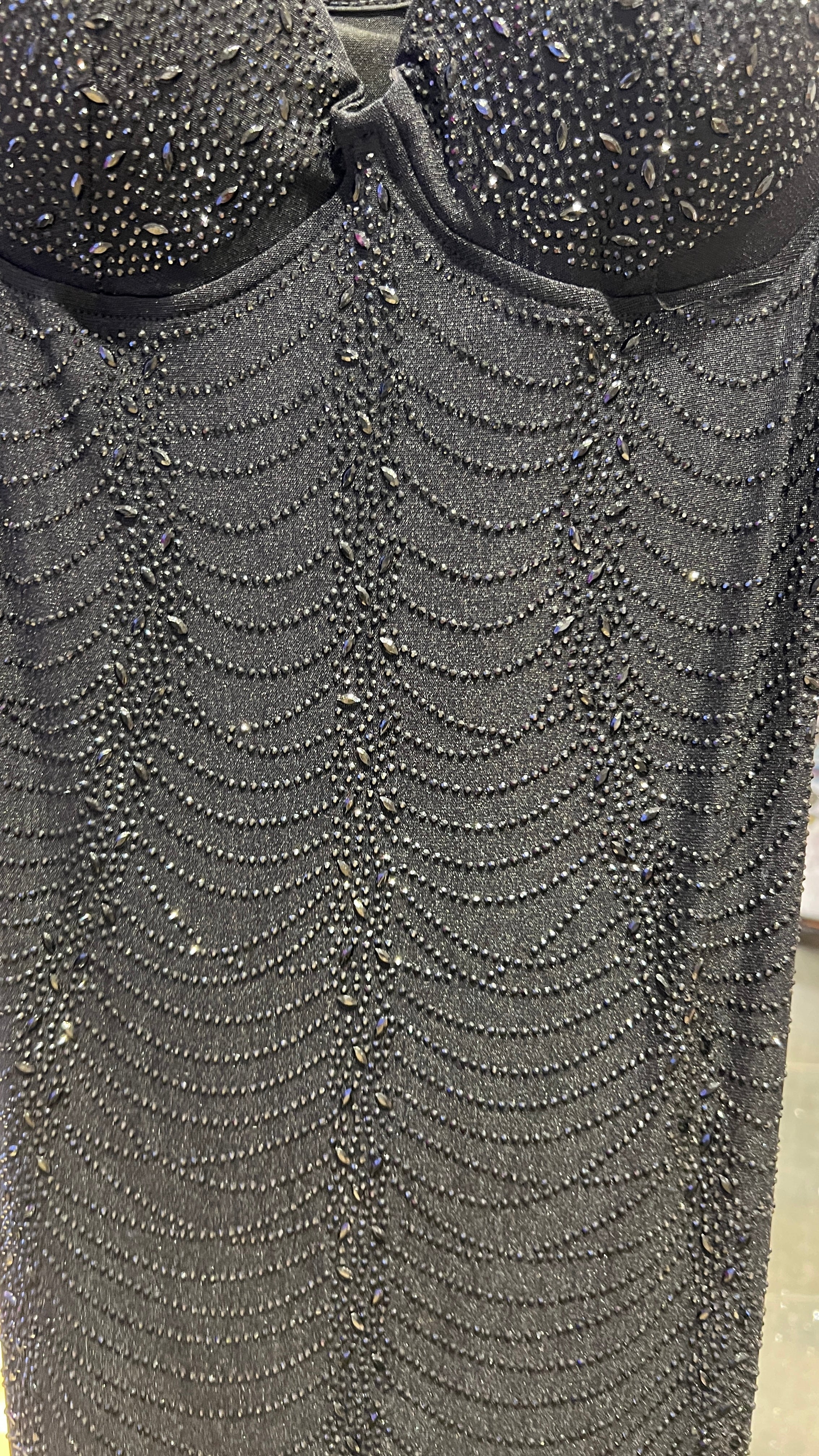 Abito Lungo Nero con Strass – Eleganza Sexy da Sera
