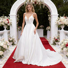 Abito da Sposa Elegante con Scollo Profondo in Pizzo – Vestito Lungo Principessa con Strascico – TheOne Ferrara -835103