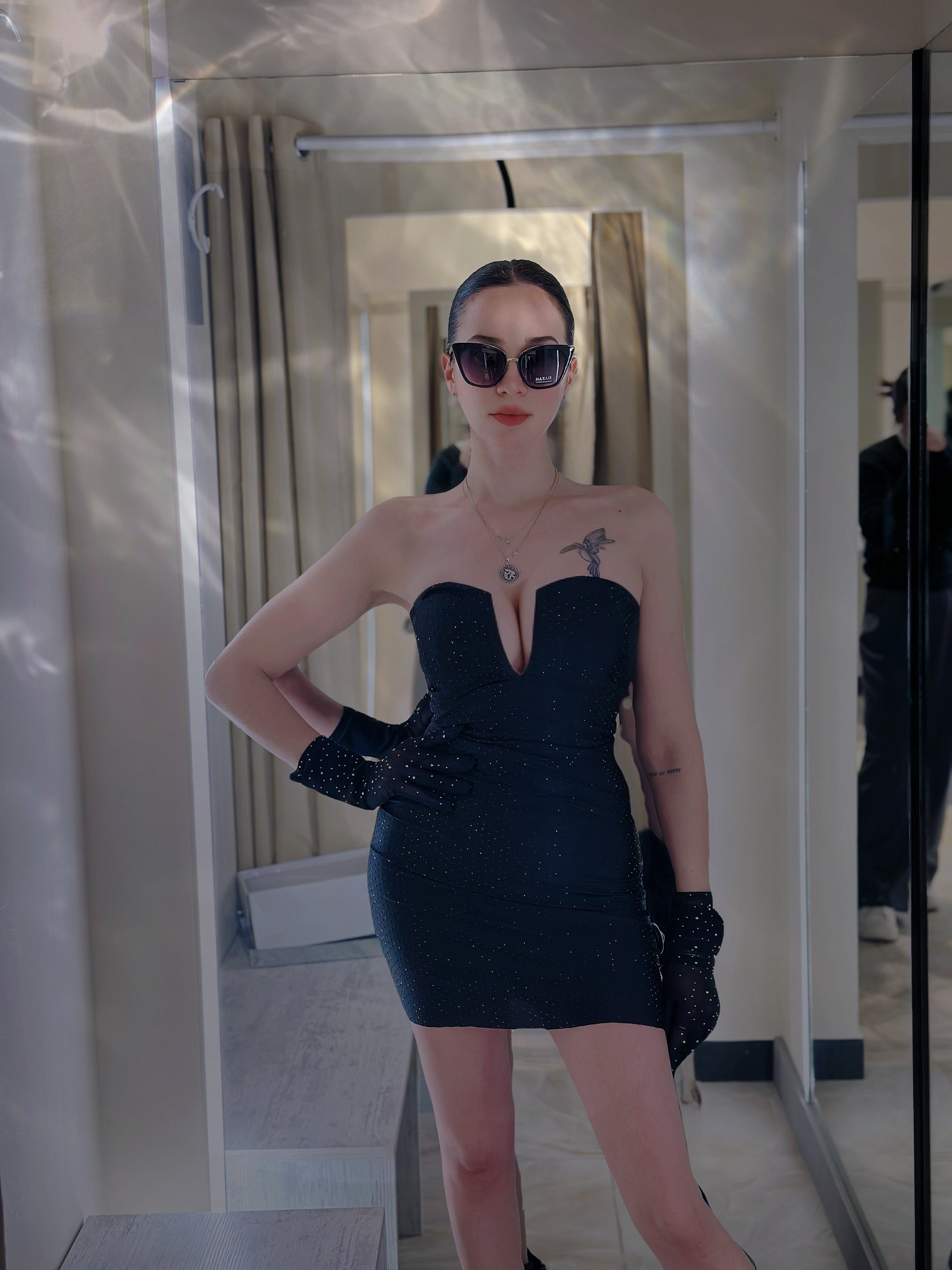 Vestito Tubino Nero con Strass Senza Spalline - The One Ferrara | Look da Party / Serata / Appuntamento