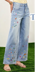 Jeans Donna Wide Leg Elasticizzati a Vita Alta con Patch Decorativi – Denim Chiaro 9110 -TheOne