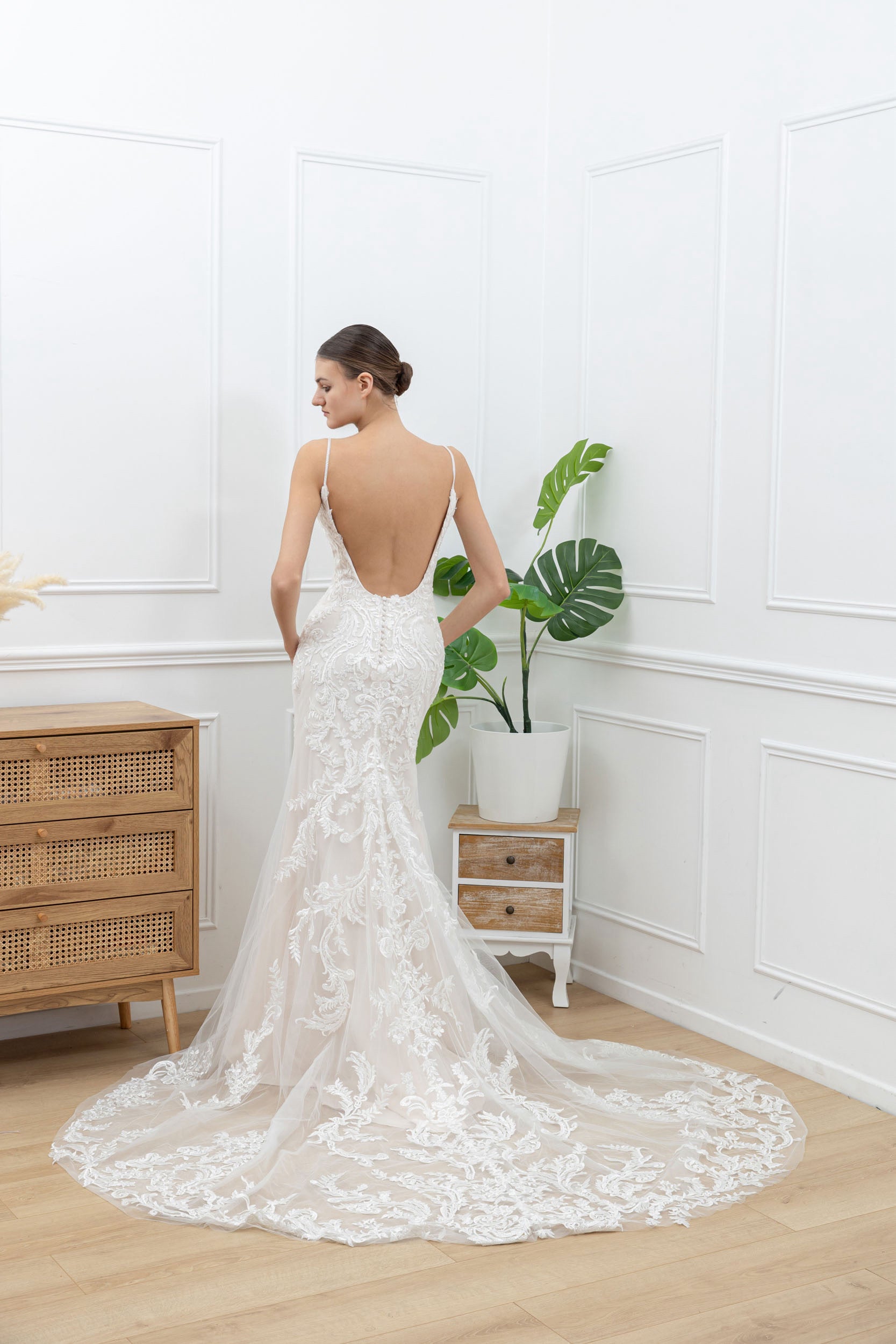 Abito da Sposa a Sirena in Pizzo Ricamato con Schiena Scoperta e Strascico-828016
