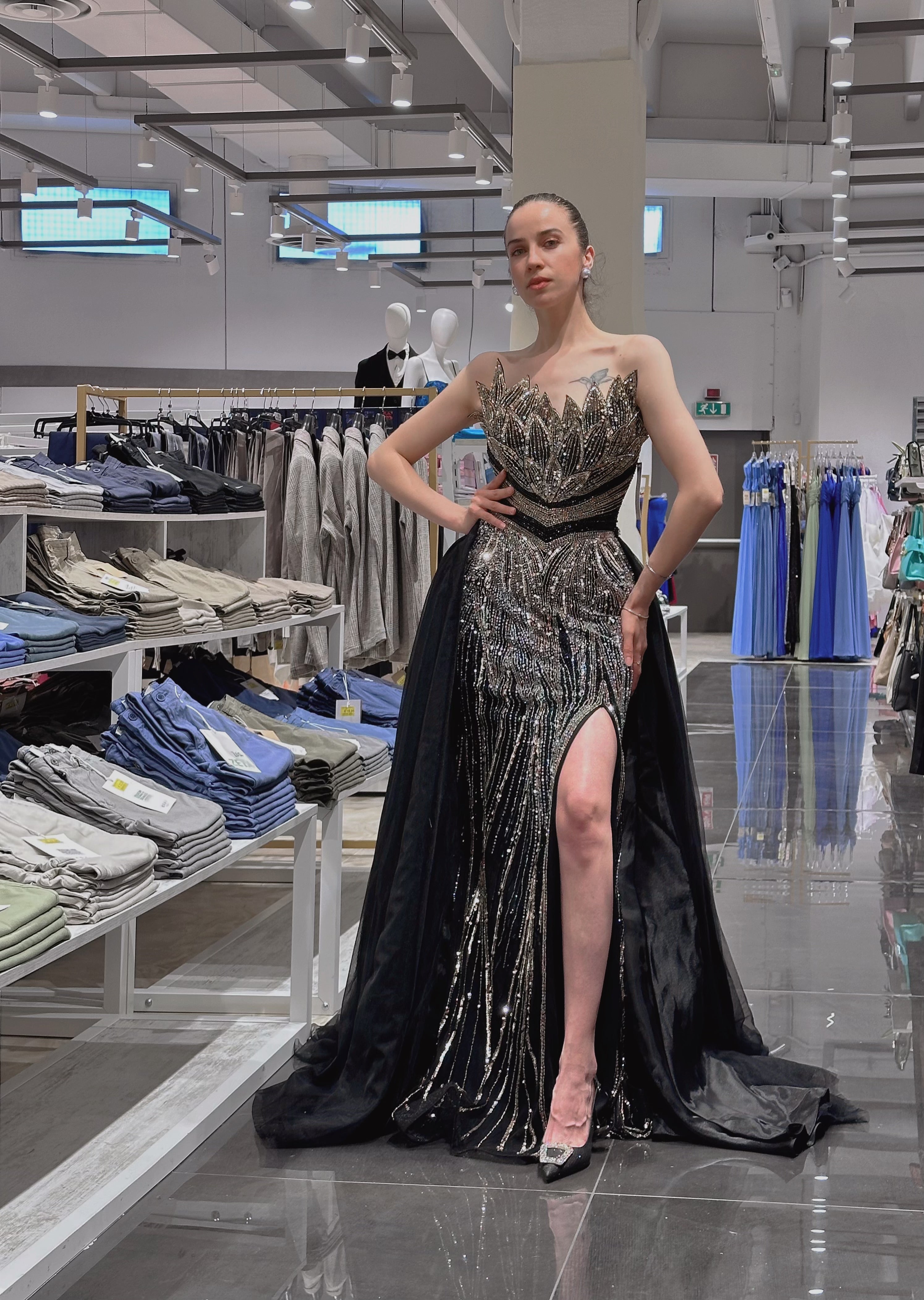 Abito Haute Couture con Strascico Removibile | Ricami a Mano | TheOne Ferrara Nero