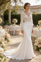 Abito da Sposa Sirena con Maniche Lunghe in Pizzo Ricamato – Scollo Profondo a V, Schiena Scoperta con Bottoni, Stile Boho Elegante 817053 Bianco L