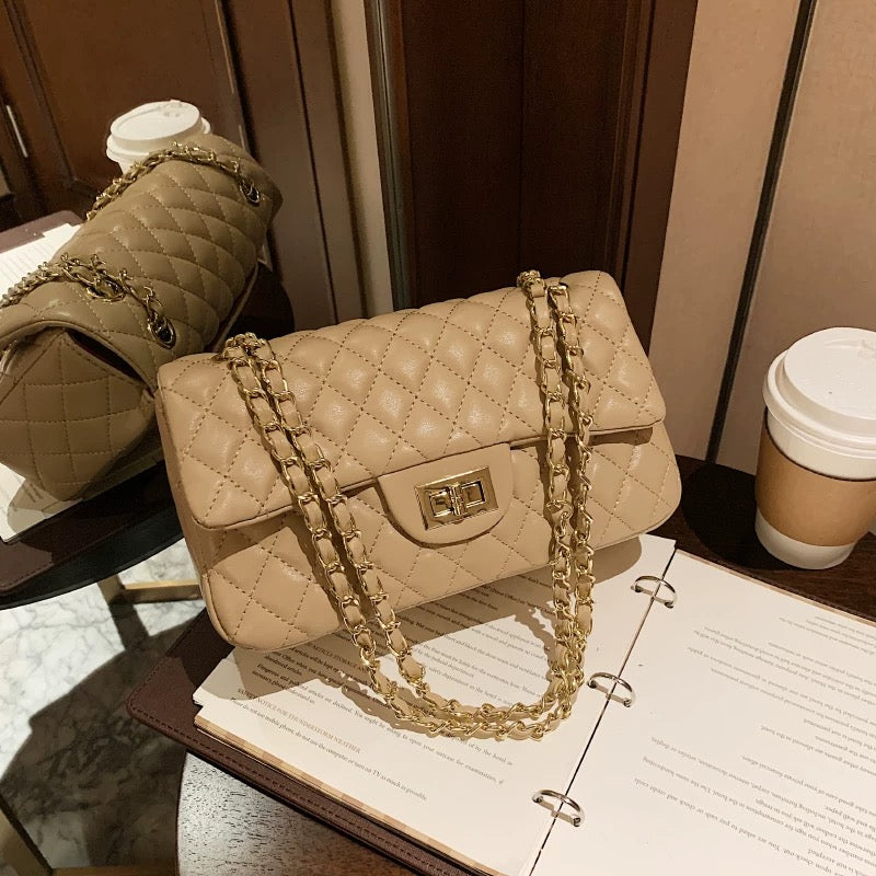 Borsa Donna Trapuntata a Spalla con Catena – Stile Italiano Elegante 9887, 27×8X16 cm