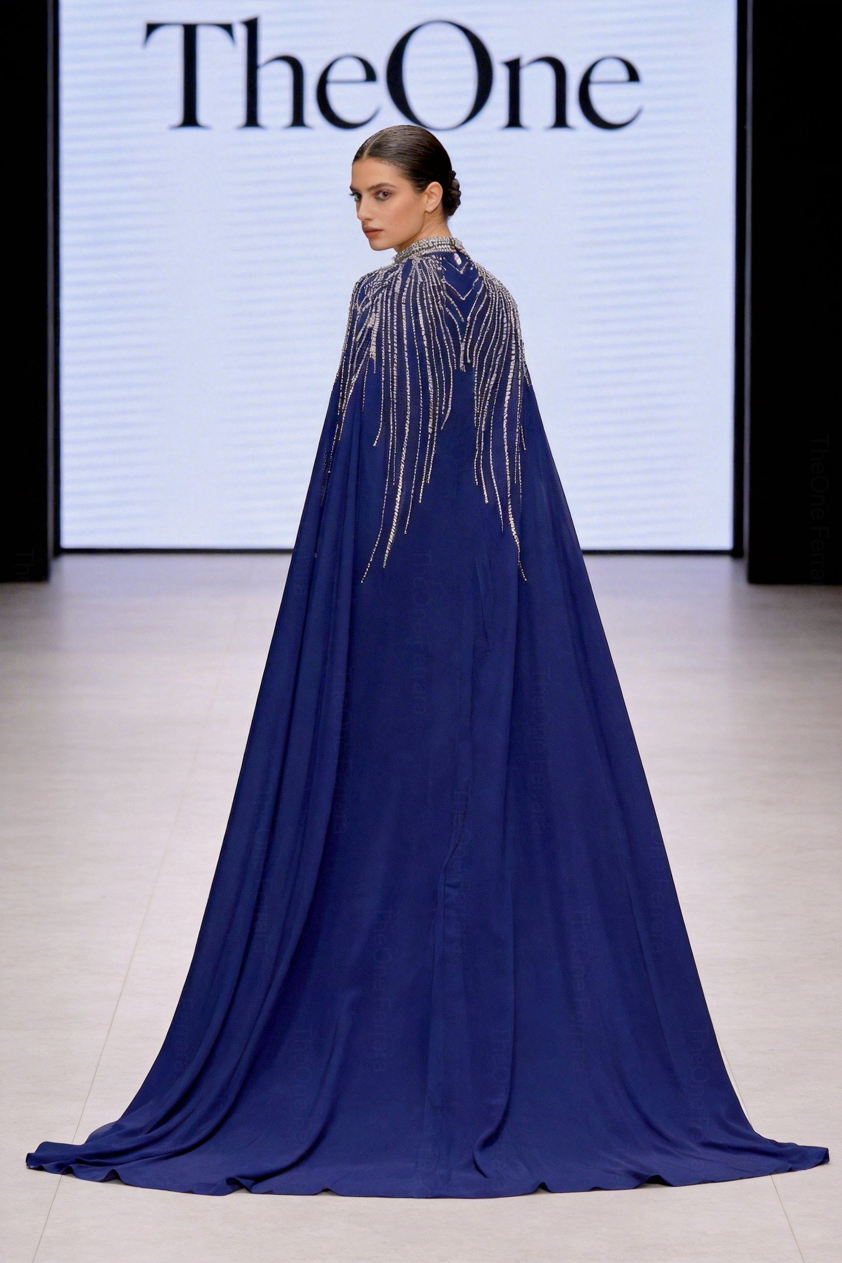 Abito da Gala Blu Due Pezzi con Mantella Gioiell 512353