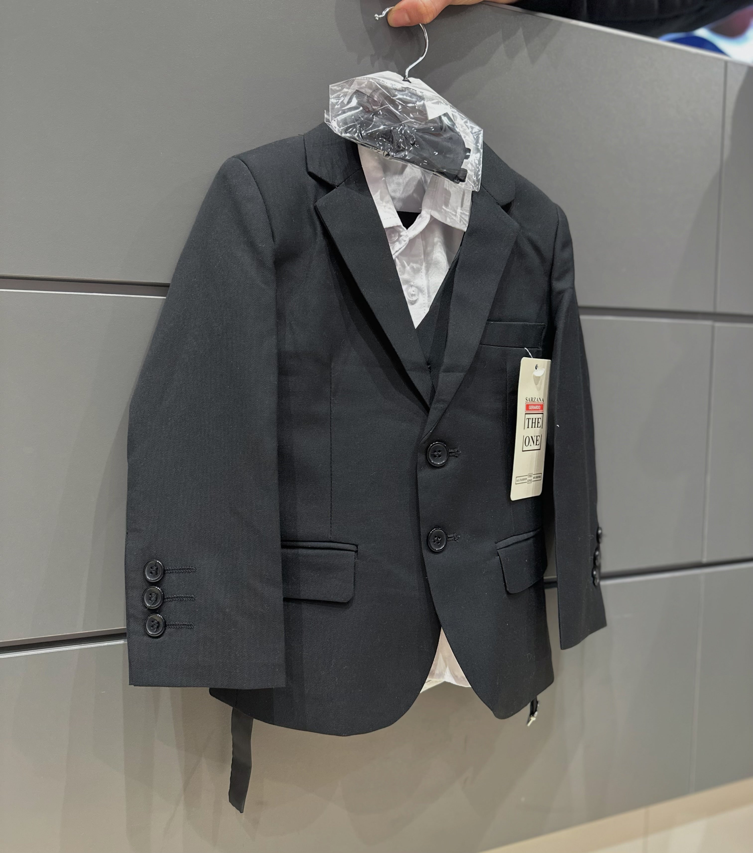 Completo Cerimonia Bambino 5 Pezzi – Abito Elegante Nero con Giacca, Gilet, Camicia, Pantaloni e Papillon 4-14Anni A07 TheOn