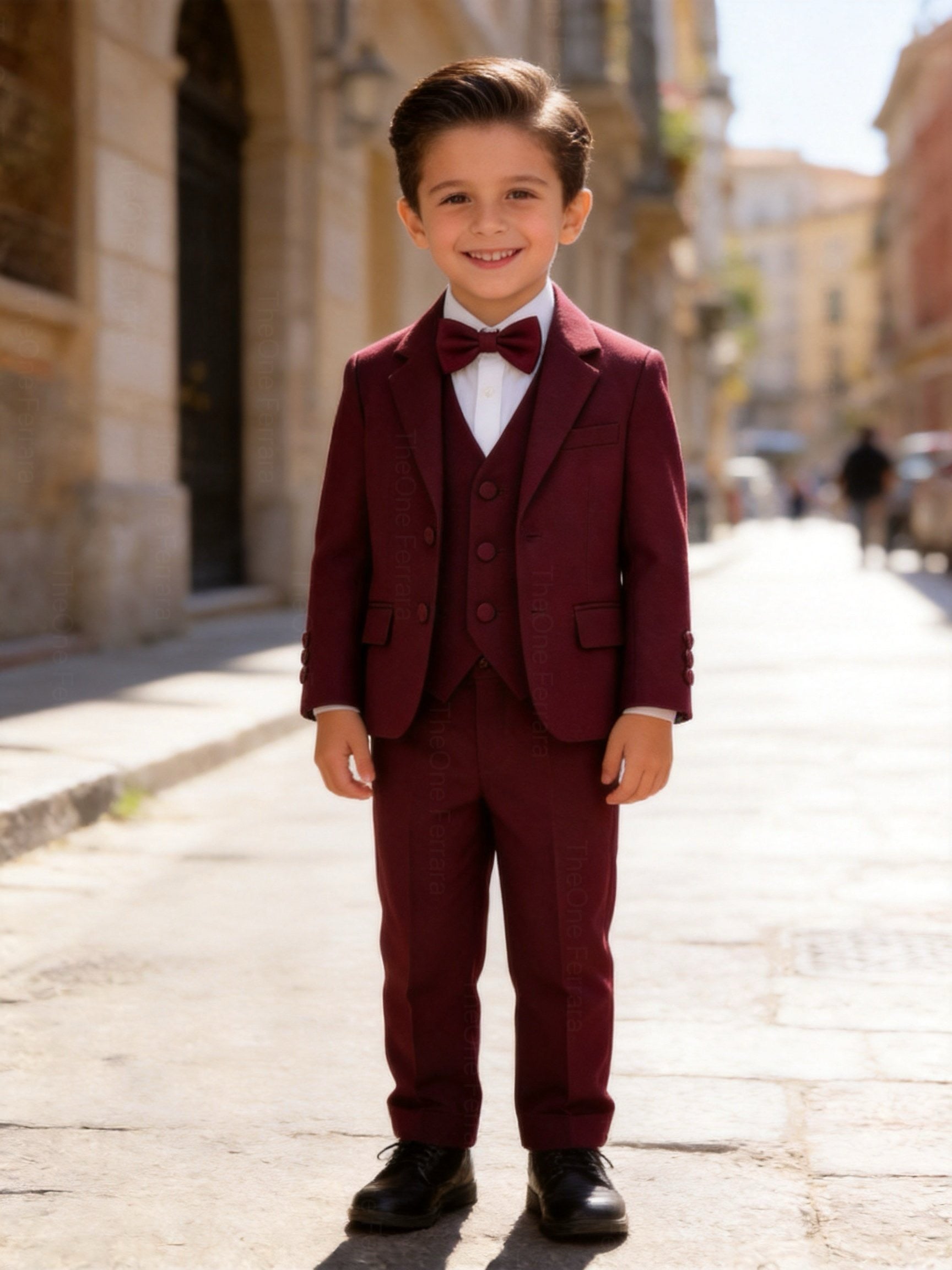 Completo Elegante Bambino Bordeaux 5 Pezzi con Giacca Gilet Pantaloni Camicia e Papillon