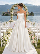 Abito da Sposa Senza Spalline in Raso – Principessa Elegante