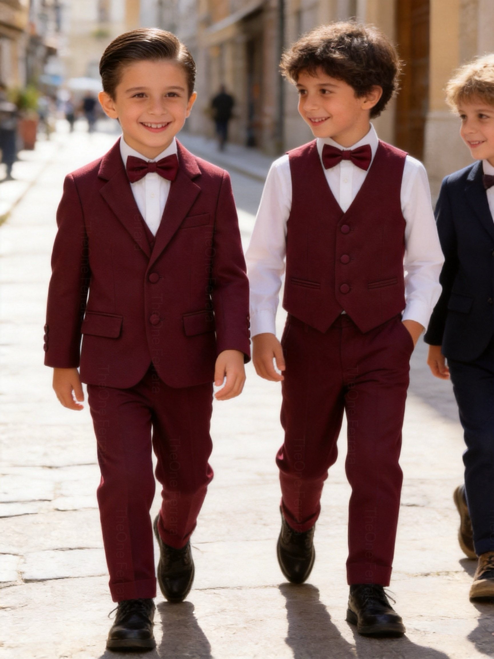 Completo Elegante Bambino Bordeaux 5 Pezzi con Giacca Gilet Pantaloni Camicia e Papillon
